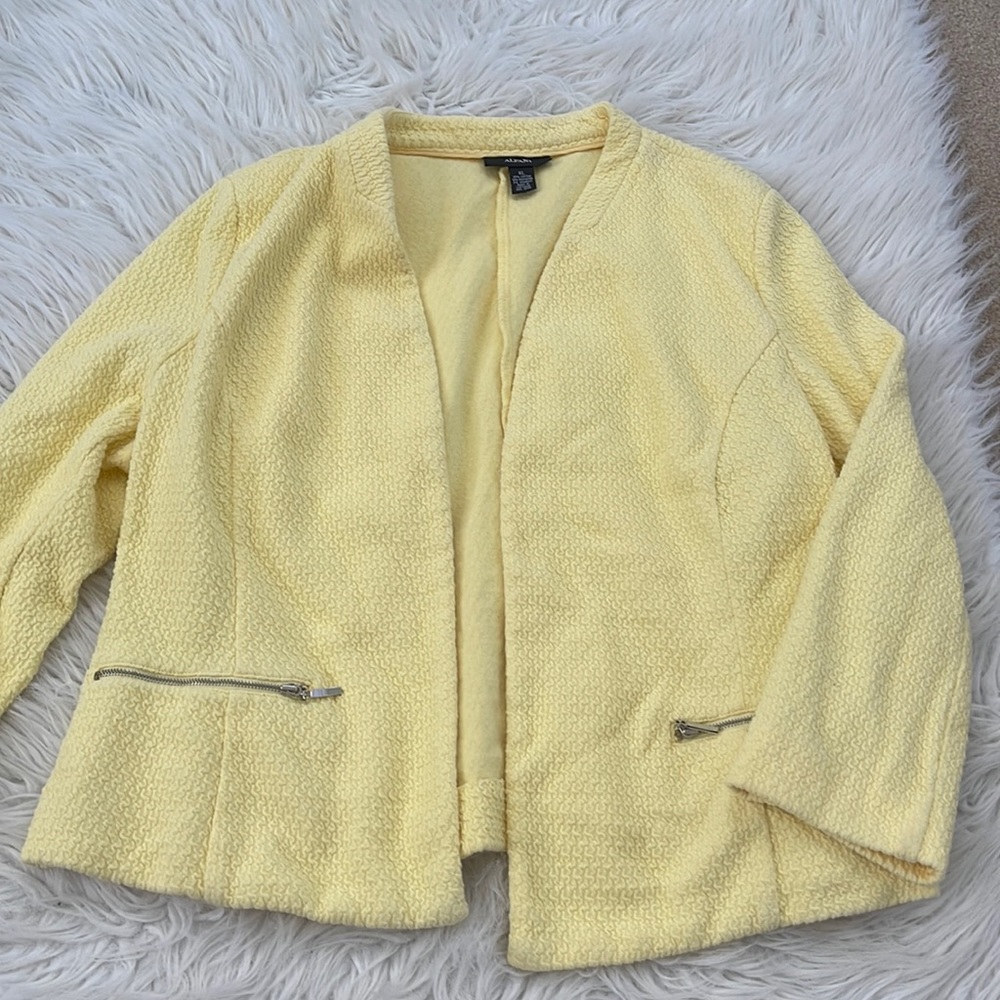 Black label by Evan-Picone yellow suit jacket